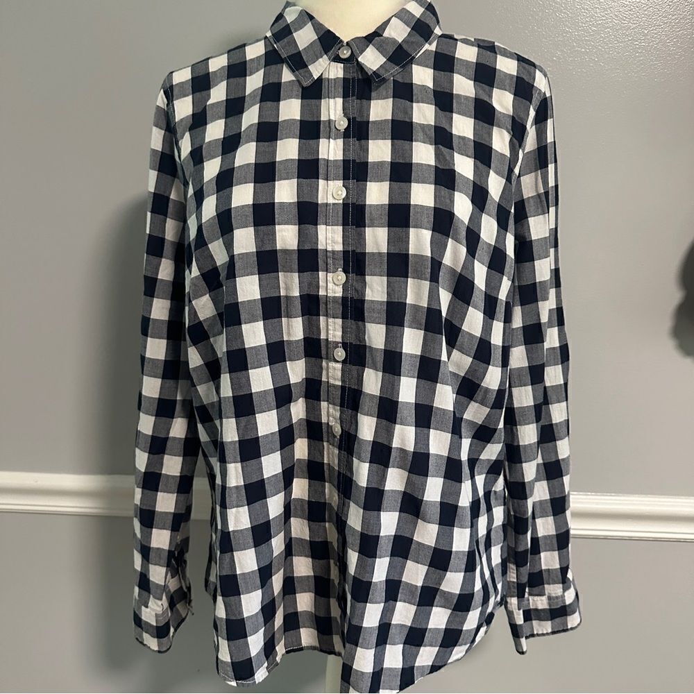 Crown & Ivy Navy & White Plaid Button Up Shirt size L